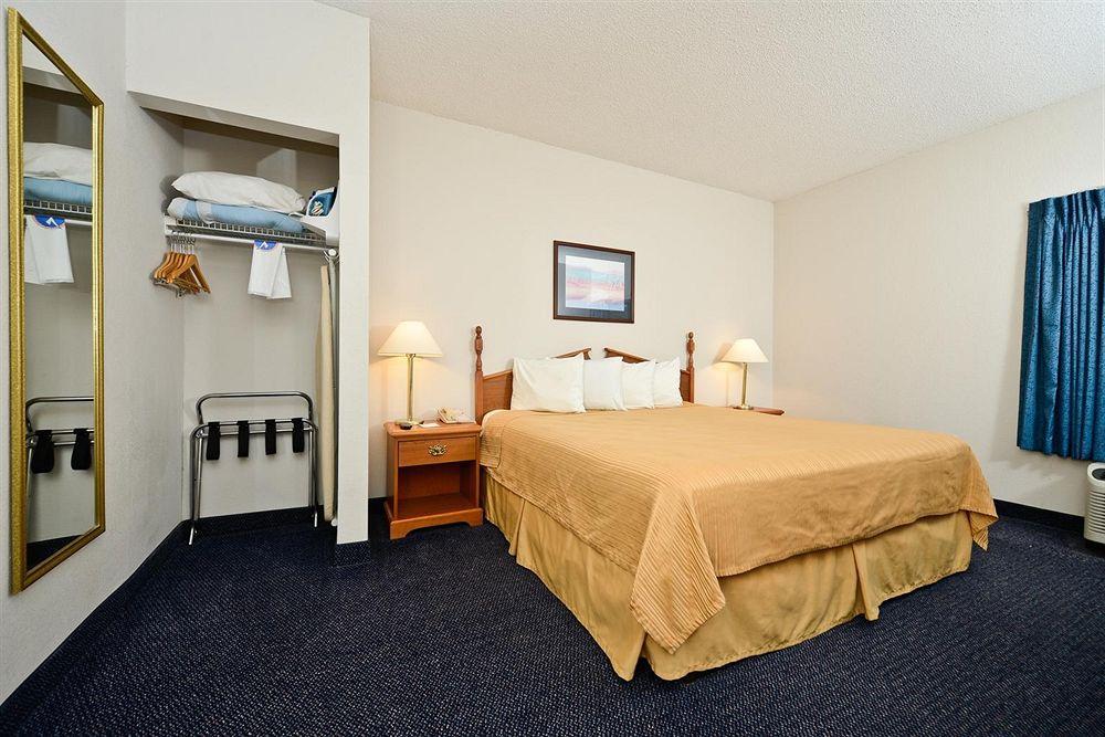 Red Roof Inn & Suites Austin East - Manor Pokoj fotografie