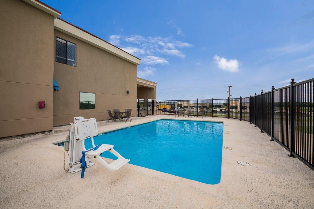 Red Roof Inn & Suites Austin East - Manor Exteriér fotografie